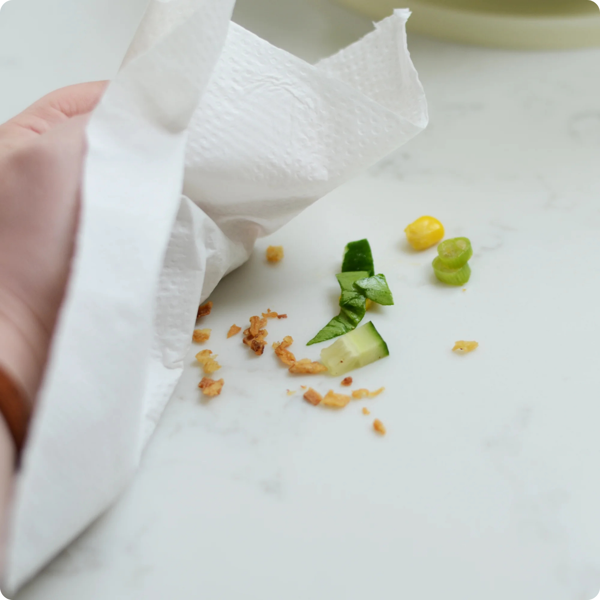 cleaning up food with bamboo kitchen roll